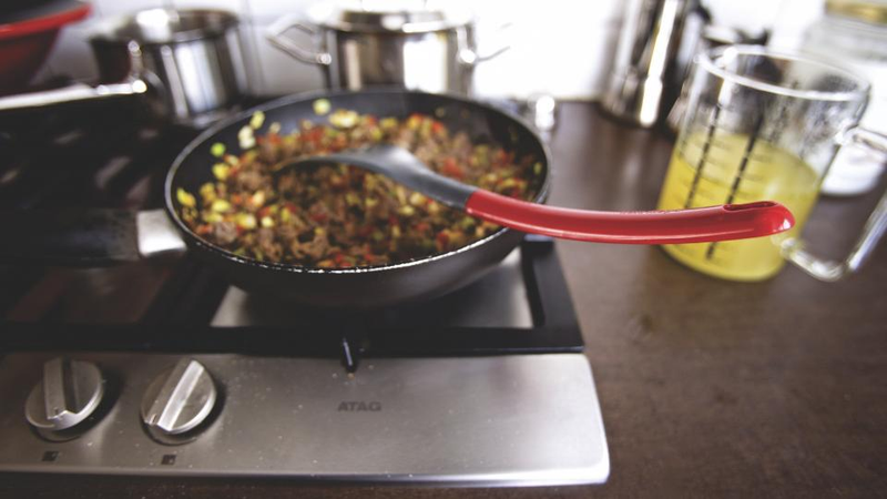 Illustration for article titled 14 Smart Kitchen Hacks For Aspiring Chefs